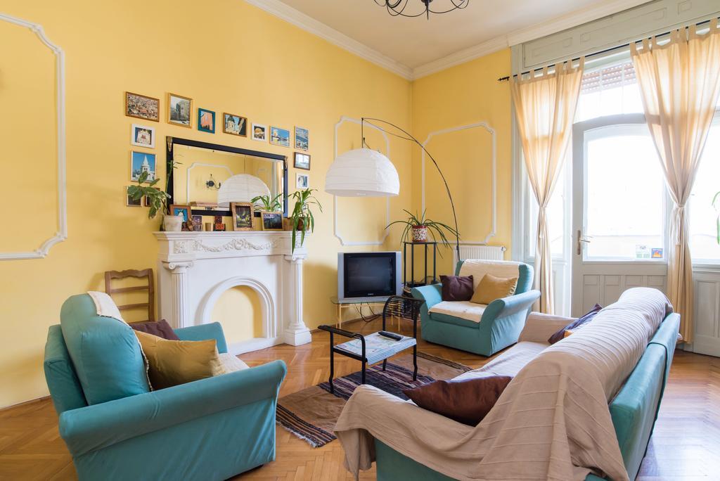Downtown Oasis Hostel Budapest Bagian luar foto