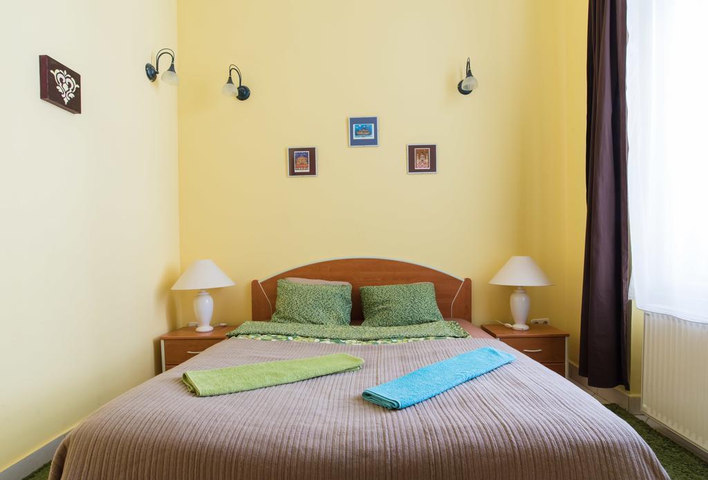 Downtown Oasis Hostel Budapest Bagian luar foto
